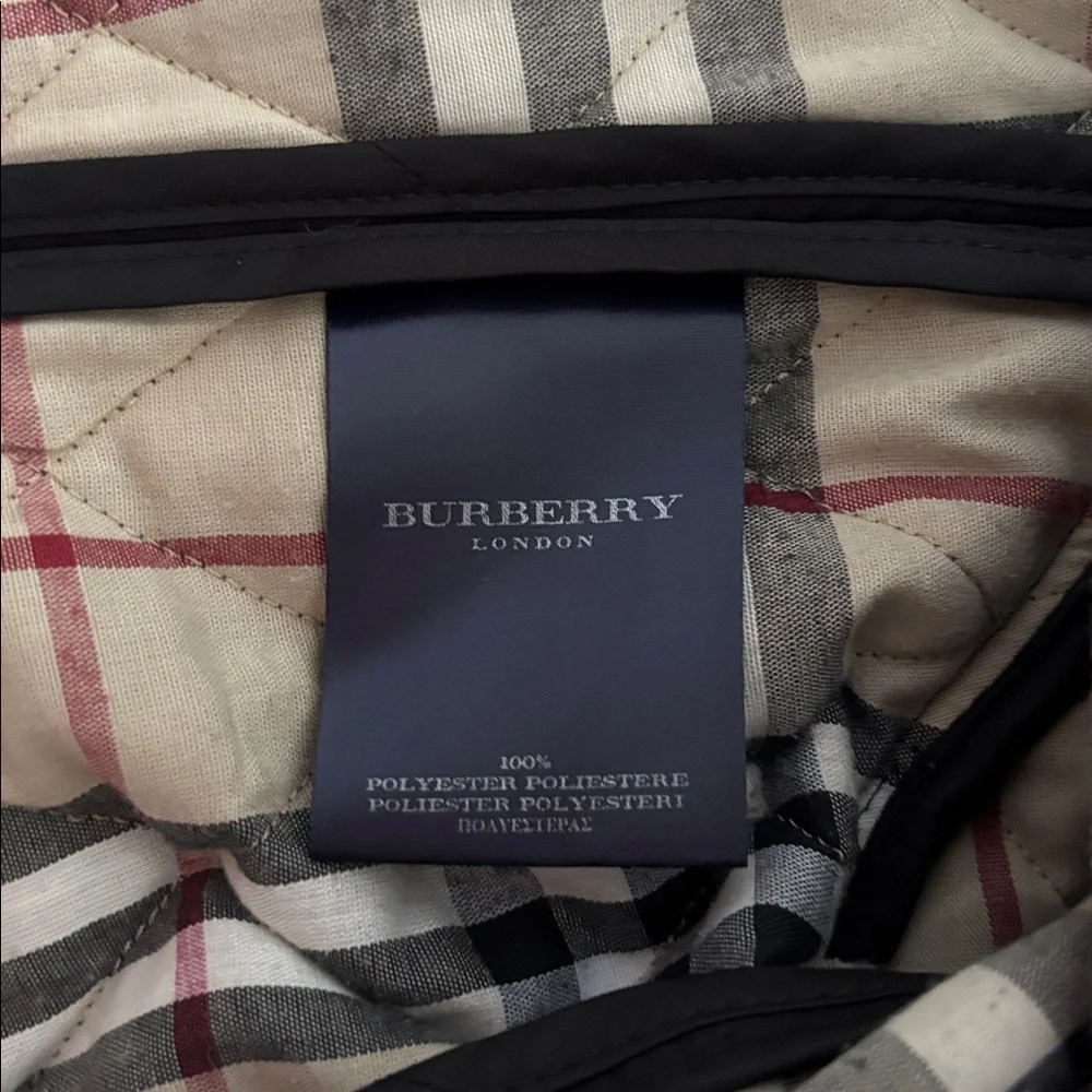 Burberry Women’s Black Quilted Barn Jacket - Picture 11 of 13